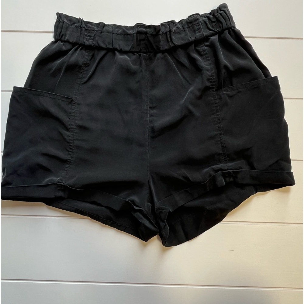 Aritzia Wilfred Silk Pull on black ruffled waist with side pockets size small